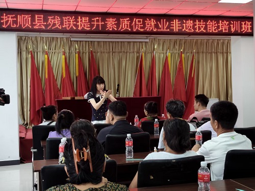 图为：非遗培训-面塑.jpg